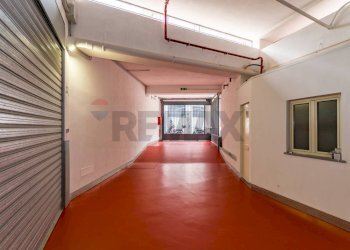 Hall / corridoio - Box VIA UMBERTO GIORDANO
 
176, Palermo - photo 13