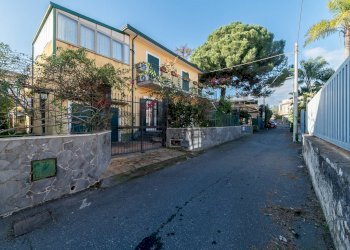 Edificio all\'aperto - Villa Vicolo degli Aranci
 
11, Tremestieri Etneo - foto 3