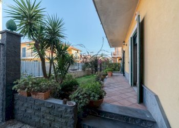 Balcone - Villa Vicolo degli Aranci
 
11, Tremestieri Etneo - foto 6