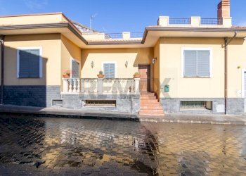 Casa all\'aperto - Villa via Giovanni Verga
 
42, Piedimonte Etneo - foto 3