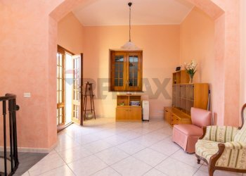 Soggiorno - Villa via Giovanni Verga
 
42, Piedimonte Etneo - foto 12