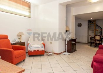 Sala da pranzo - Villa via Giovanni Verga
 
42, Piedimonte Etneo - foto 41