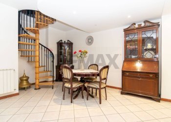 Sala da pranzo - Villa via Giovanni Verga
 
42, Piedimonte Etneo - foto 46