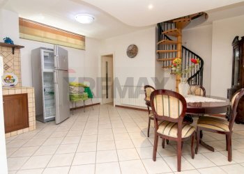 Sala da pranzo - Villa via Giovanni Verga
 
42, Piedimonte Etneo - foto 53