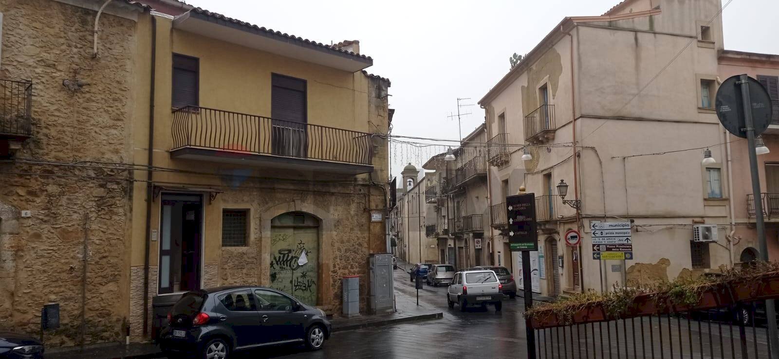 Edificio all\'aperto - Casa indipendente PIAZZA VITTORIO EMANUELE
 
4, San Michele di Ganzaria - foto 1