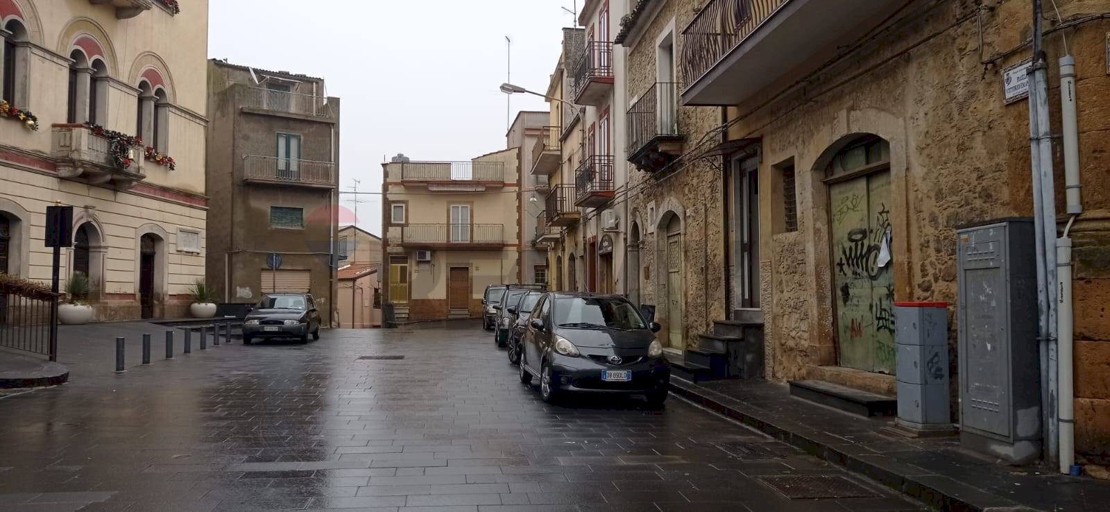 Edificio all\'aperto - Casa indipendente PIAZZA VITTORIO EMANUELE
 
4, San Michele di Ganzaria - foto 2