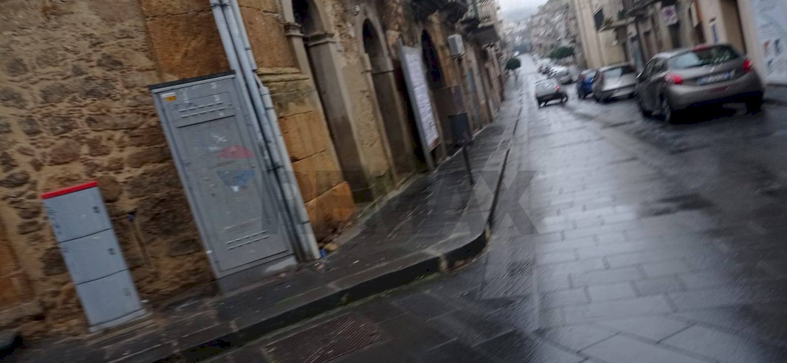 Edificio all\'aperto - Casa indipendente PIAZZA VITTORIO EMANUELE
 
4, San Michele di Ganzaria - foto 3