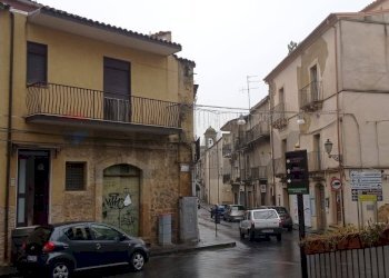 Edificio all\'aperto - Casa indipendente PIAZZA VITTORIO EMANUELE
 
4, San Michele di Ganzaria - foto 1