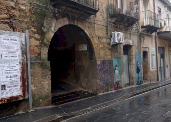 Edificio all\'aperto - Casa indipendente PIAZZA VITTORIO EMANUELE
 
4, San Michele di Ganzaria - foto 4