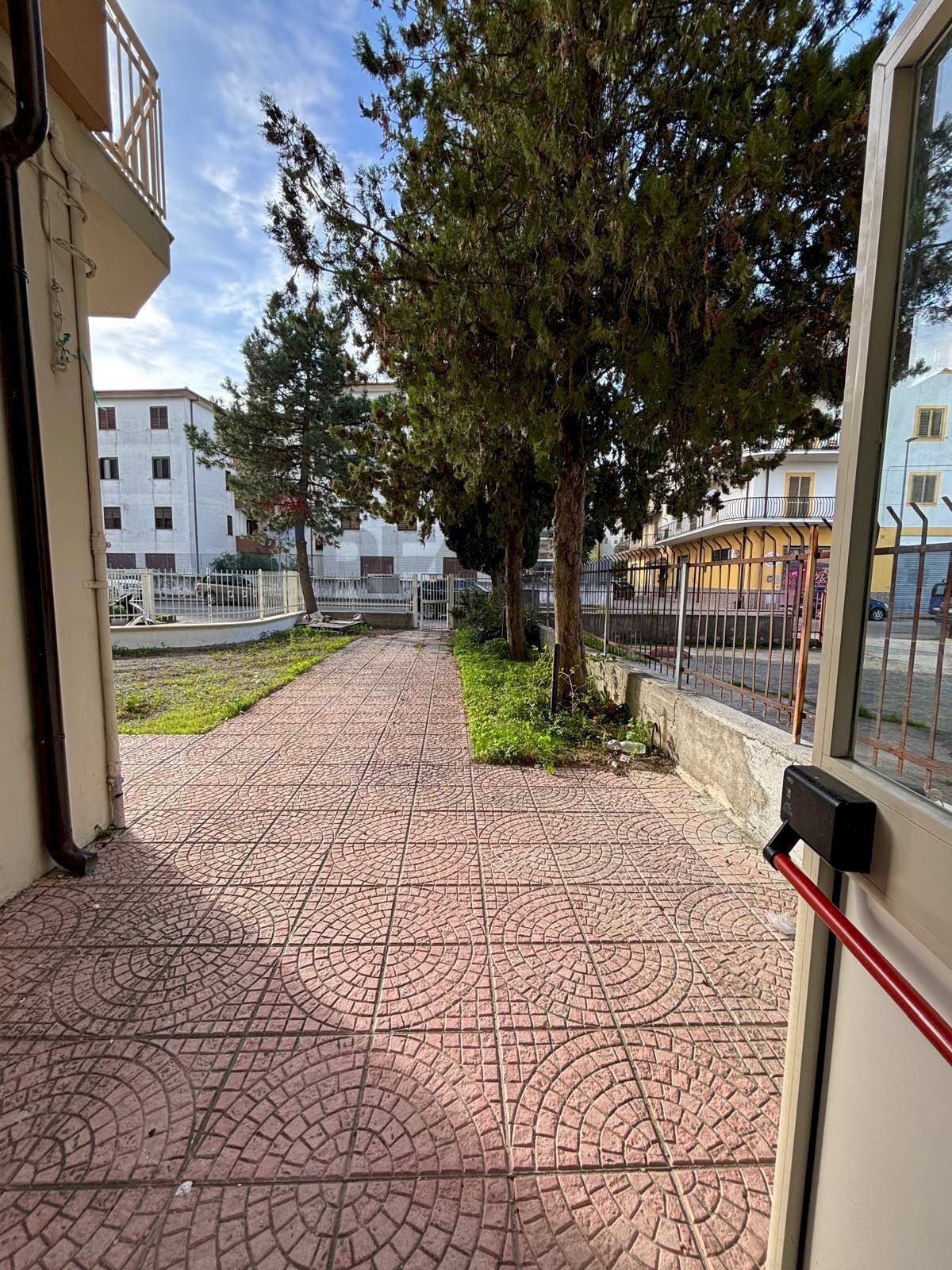 Terrazza - Locale Commerciale Via S. Francesco D'Assisi
 
130, Corigliano-Rossano - foto 3