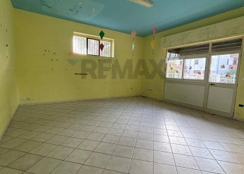 Stanza vuota - Locale Commerciale Via S. Francesco D'Assisi
 
130, Corigliano-Rossano - foto 10