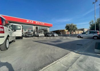 Edificio all\'aperto - Commercial Premises Via Santa Lucia
 
72, Corigliano-Rossano - photo 8