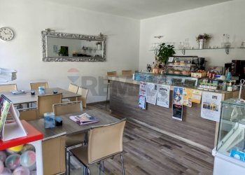 Sala da pranzo - Bar Tavola Calda - Fredda viale della repibblica
4, Ello - foto 1
