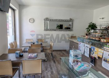 Sala da pranzo - Bar Tavola Calda - Fredda viale della repibblica
4, Ello - foto 4