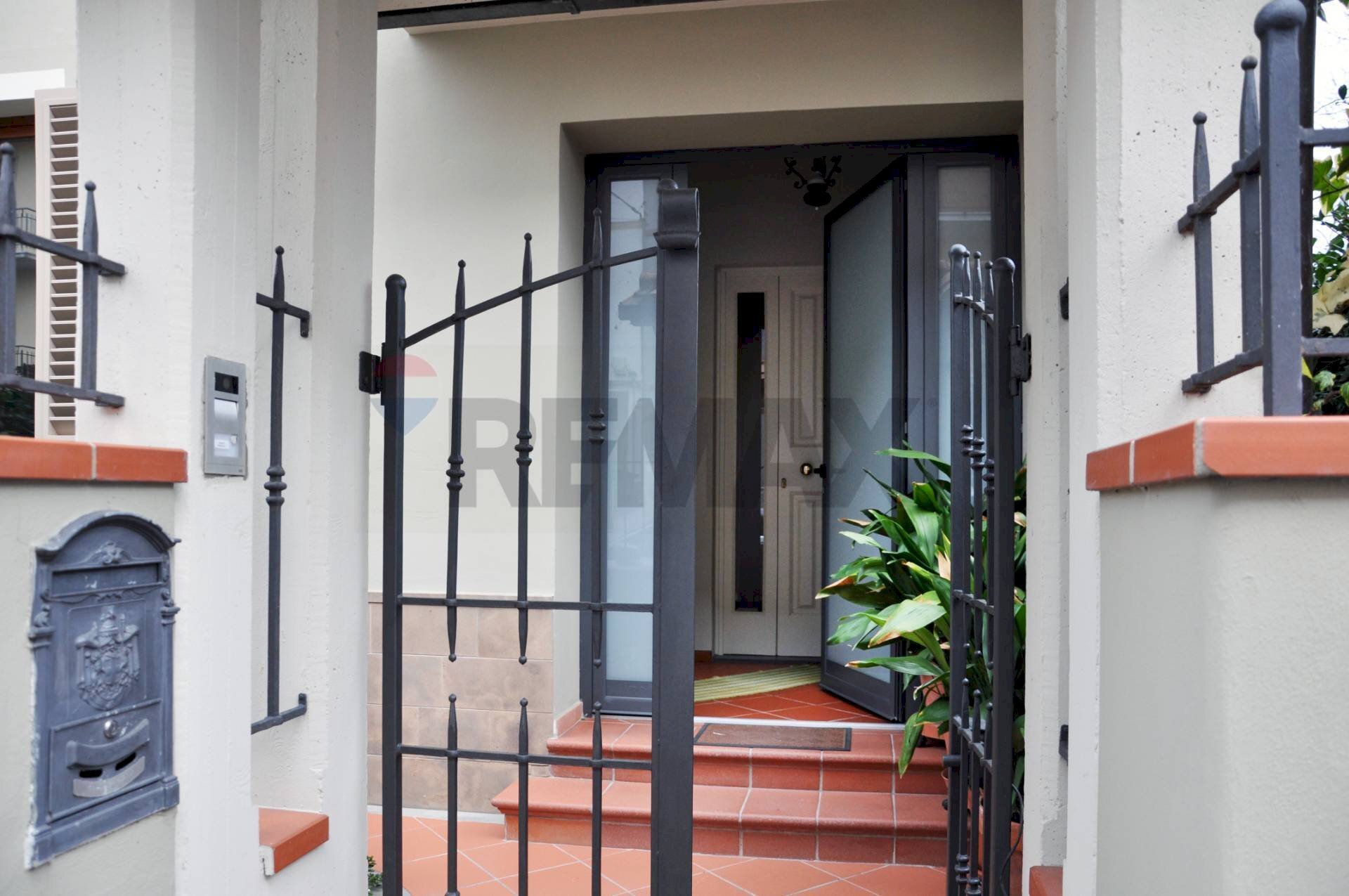 Ricezione / Lobby - Casa semi indipendente via Senio
 
39, Prato - foto 3