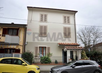 Casa all\'aperto - Casa semi indipendente via Senio
 
39, Prato - foto 1