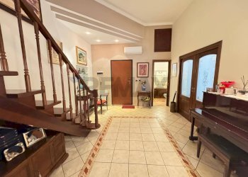 Scale - Casa indipendente VIA GIACOMO LEOPARDI
 
5, Gravina di Catania - foto 3