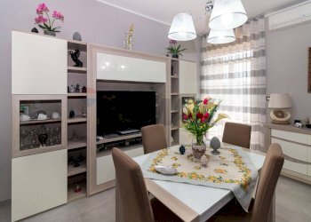 Sala da pranzo - Trilocale VILLAGGIO SANT ANTONIO ABATE, Camporotondo Etneo - foto 5