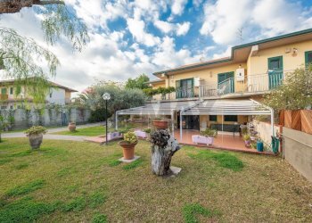 Casa all\'aperto - Villa Via Catanzaro
 
12, Gravina di Catania - foto 2