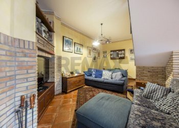 Soggiorno - Villa Via Catanzaro
 
12, Gravina di Catania - foto 6