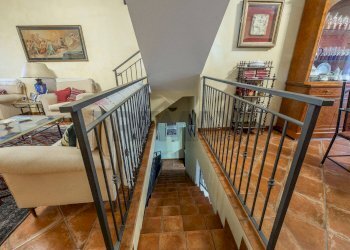 Scale - Villa Via Catanzaro
 
12, Gravina di Catania - foto 7