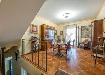 Sala da pranzo - Villa Via Catanzaro
 
12, Gravina di Catania - foto 11