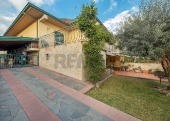 Casa all\'aperto - Villa Via Catanzaro
 
12, Gravina di Catania - foto 32