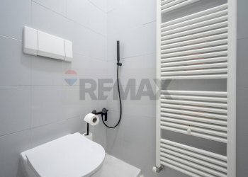 Bagno - Bilocale Via Carlo E Giani Stuparich
 
4, Trieste - foto 28