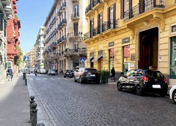 Edificio all\'aperto - Appartamento Via Dei Mille, Napoli - foto 1