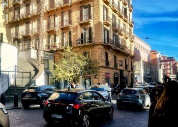 Edificio all\'aperto - Appartamento Via Dei Mille, Napoli - foto 3