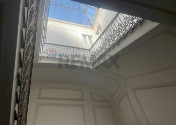 Scale - Appartamento Via Dei Mille, Napoli - foto 7