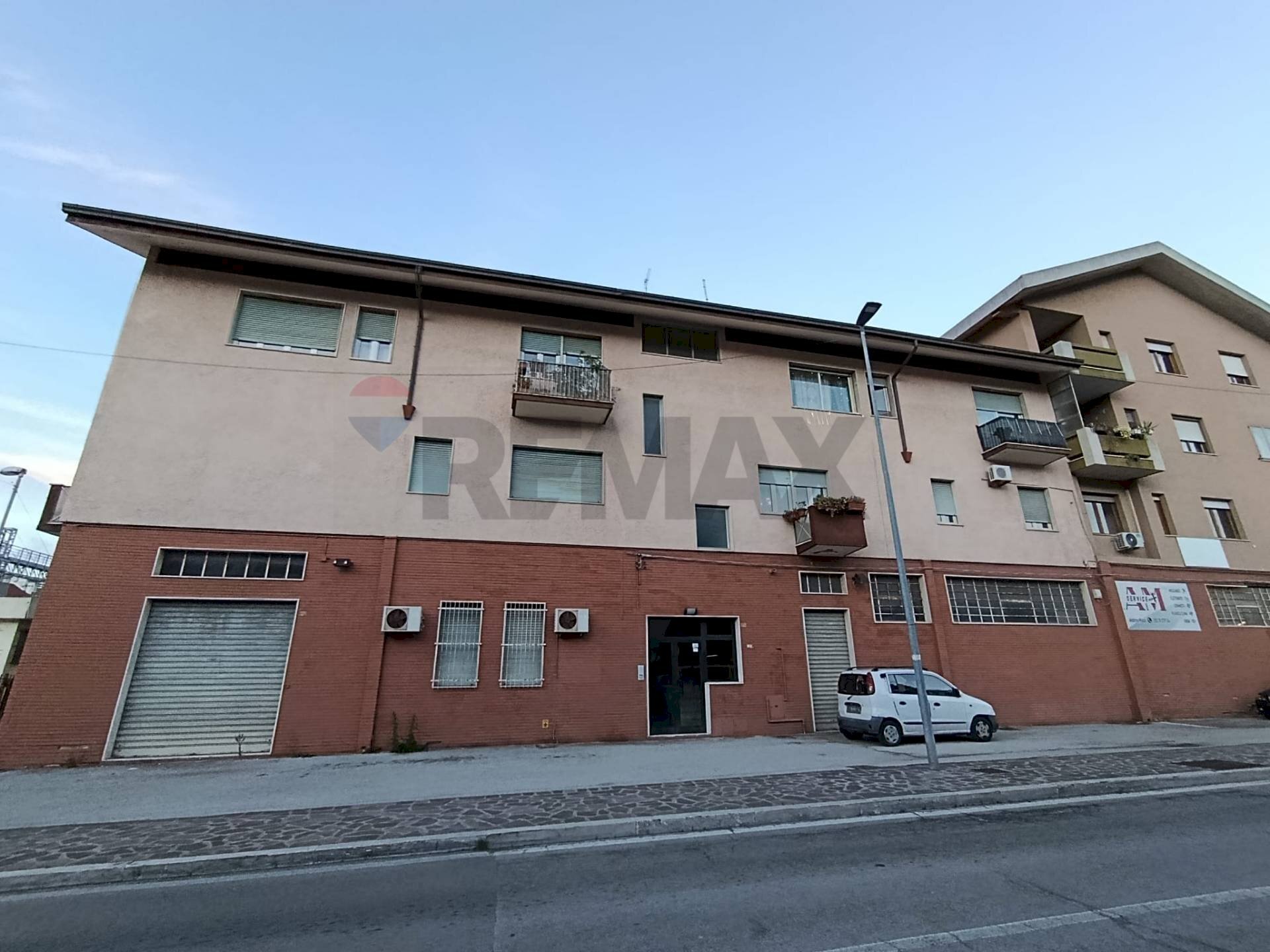 Edificio all\'aperto - Quadrilocale Via Nazionale Adriatica Nord
 
5, Francavilla al Mare - foto 1
