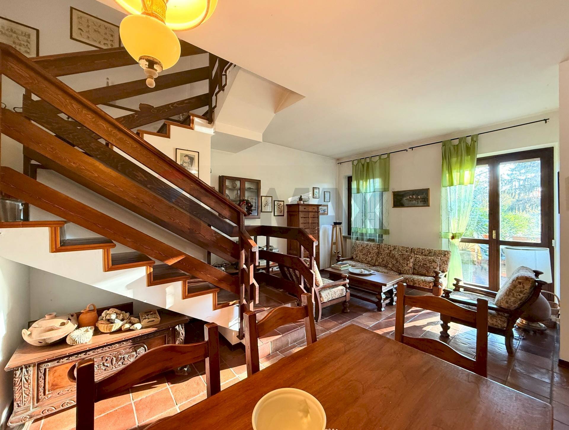 Sala da pranzo - Casa indipendente Mezzanino, Mezzanino - foto 1