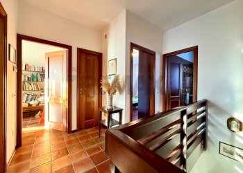 Hall / corridoio - Casa indipendente Mezzanino - foto 30