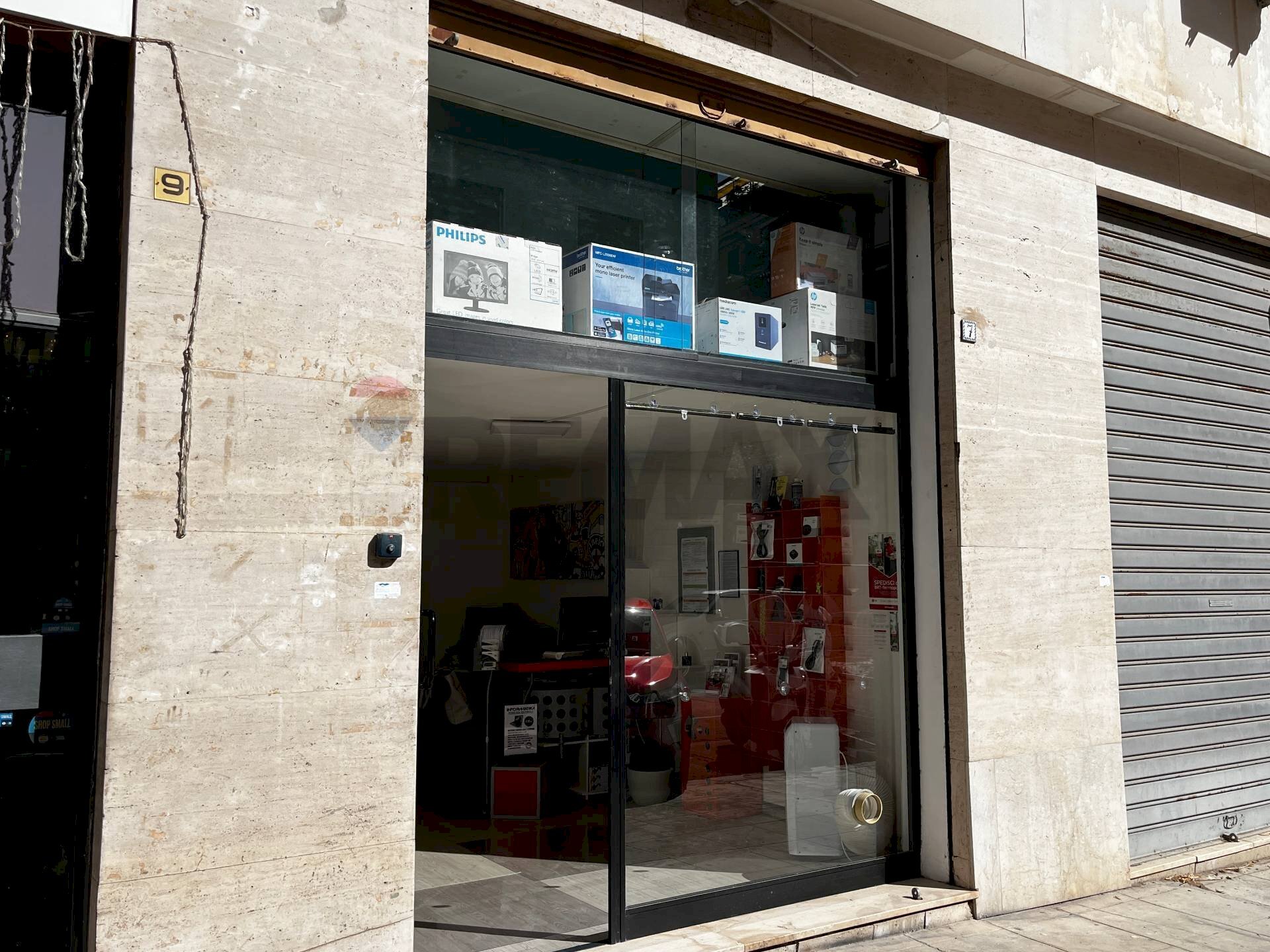 Edificio all\'aperto - Shop via Camillo Randazzo
 
7, Palermo - photo 1