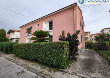 Foto 2 - Trilocale Via della Chiusa
 
47, Seravezza - foto 2