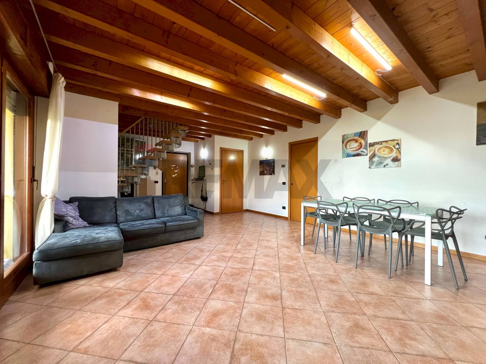 Sala da pranzo - Quadrilocale VIA POMELLO
 
1/B, Castelvetro Piacentino - foto 2