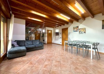 Sala da pranzo - Quadrilocale VIA POMELLO
 
1/B, Castelvetro Piacentino - foto 2