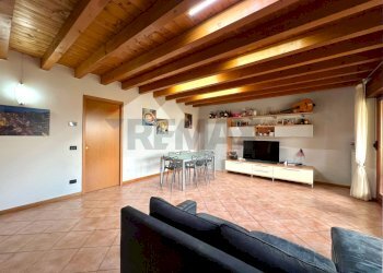 Sala da pranzo - Quadrilocale VIA POMELLO
 
1/B, Castelvetro Piacentino - foto 3