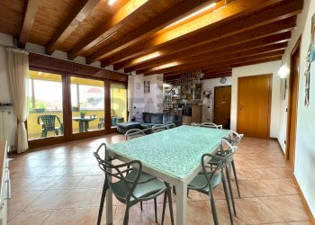 Sala da pranzo - Quadrilocale VIA POMELLO
 
1/B, Castelvetro Piacentino - foto 4