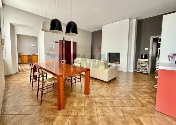 Sala da pranzo - Rustico Via Brescia
 
24, Pozzaglio ed Uniti - foto 3