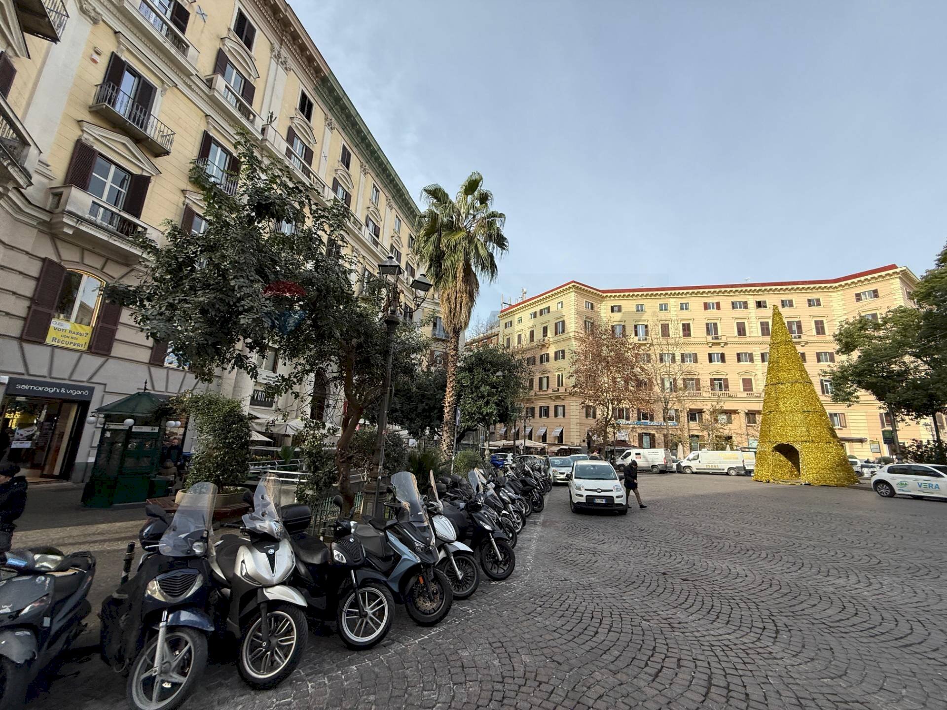 Edificio all\'aperto - Locale Commerciale Napoli - foto 1