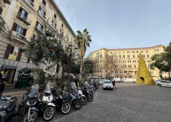 Edificio all\'aperto - Locale Commerciale Napoli - foto 1