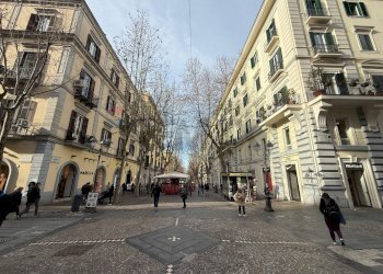 Edificio all\'aperto - Locale Commerciale Napoli - foto 4