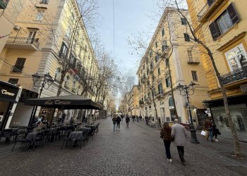 Edificio all\'aperto - Locale Commerciale Napoli - foto 10