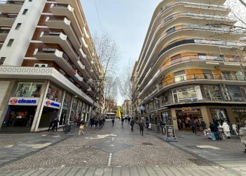 Edificio all\'aperto - Locale Commerciale Napoli - foto 12