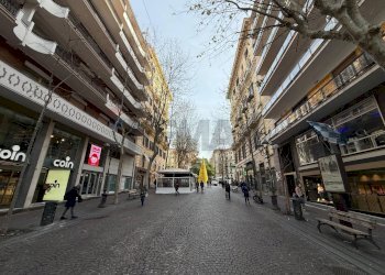 Edificio all\'aperto - Locale Commerciale Napoli - foto 13
