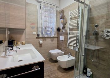 Bagno - Three-room apartment via Sibilla Aleramo
 
4, Rivalta di Torino - photo 17