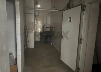 Hall / corridoio - Commercial Premises volturno
 
10, Settimo Torinese - photo 15