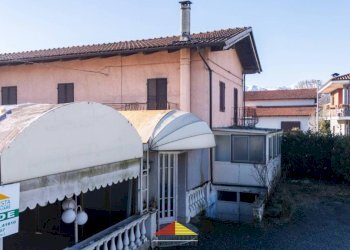 Facciata - Villa via Basse, 2, Revello - foto 1